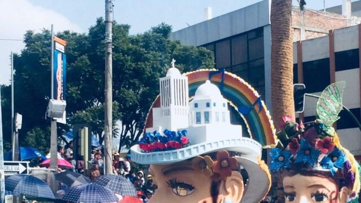 Los carros alegóricos fueron diseñados por profesionales.