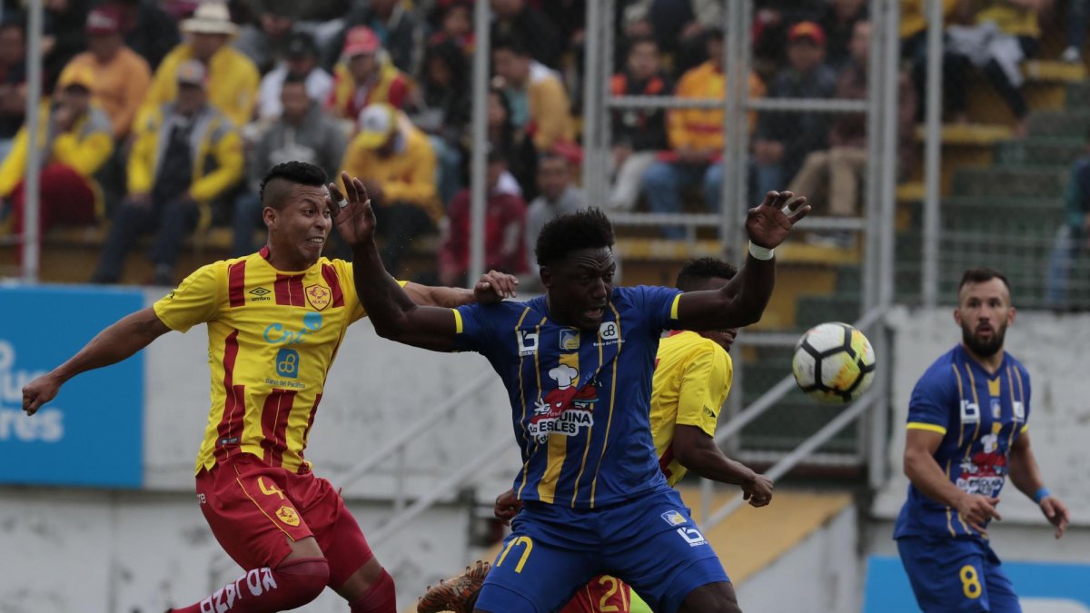 La Tuca Ordónez tuvo llegadas importantes al arco de Víctor Soto, enviando fuertes disparos que salían apenas desviados de la meta.