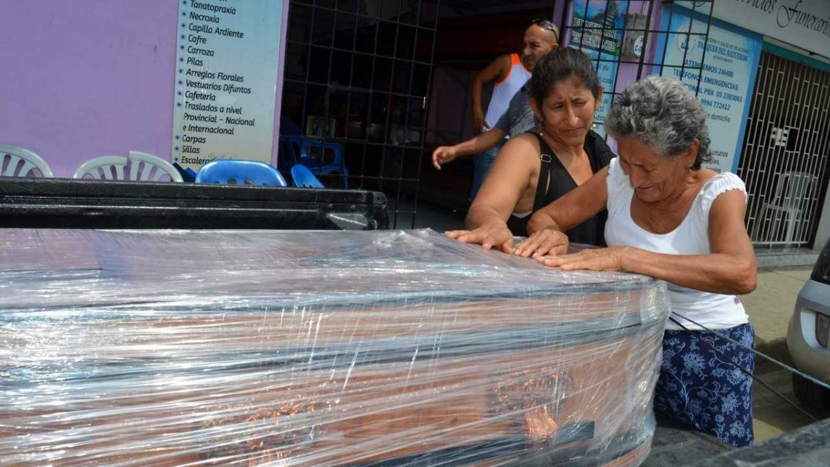 Su cuerpo fue localizado al mediodía del jueves cuando flotaba a dos millas náuticas de las costas de El Matal, provincia de Manabí.