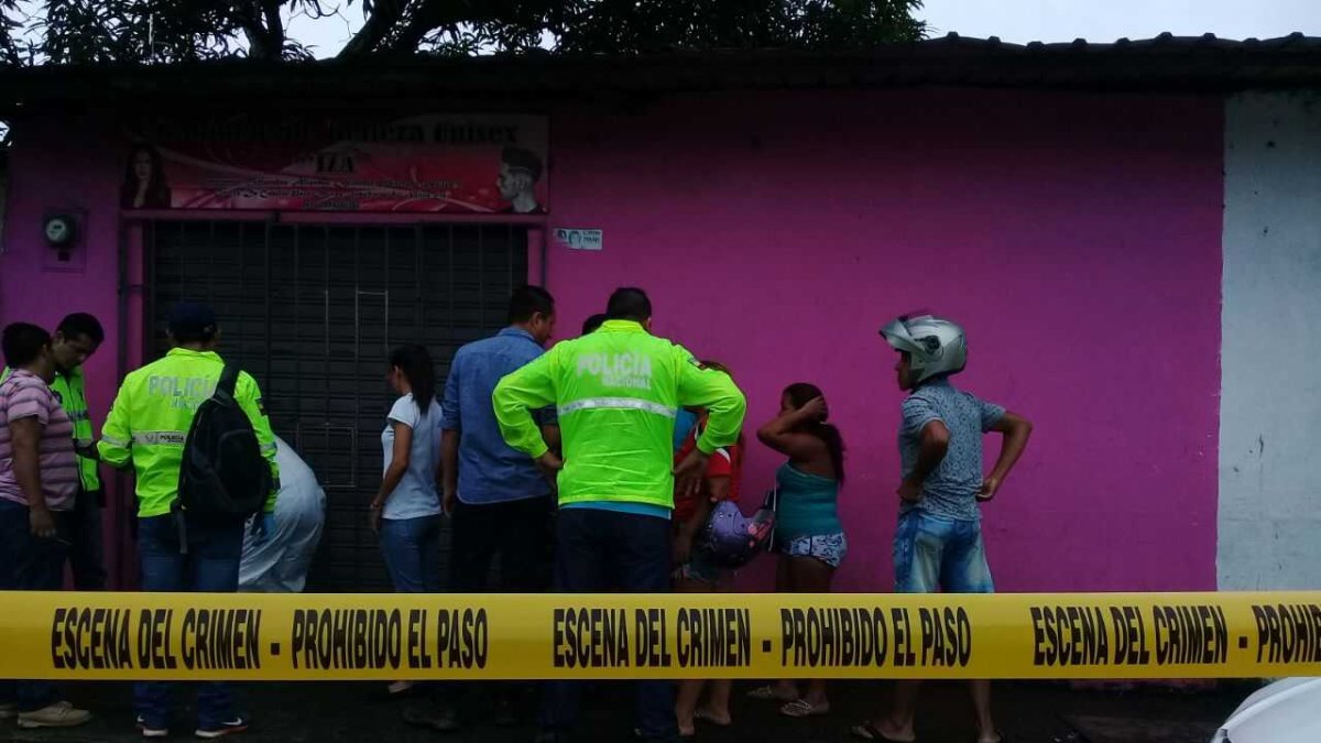 Las autoridades realizaron el levantamiento del cadáver.