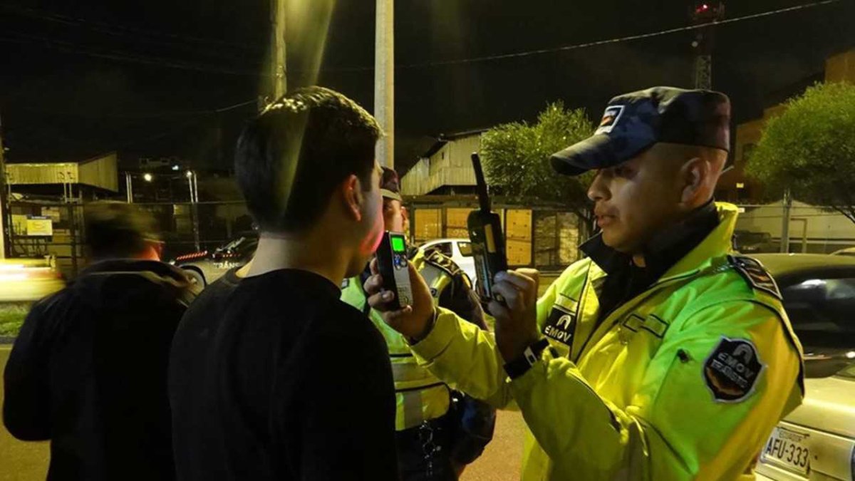 Agentes realizan controles a los conductores en Cuenca.