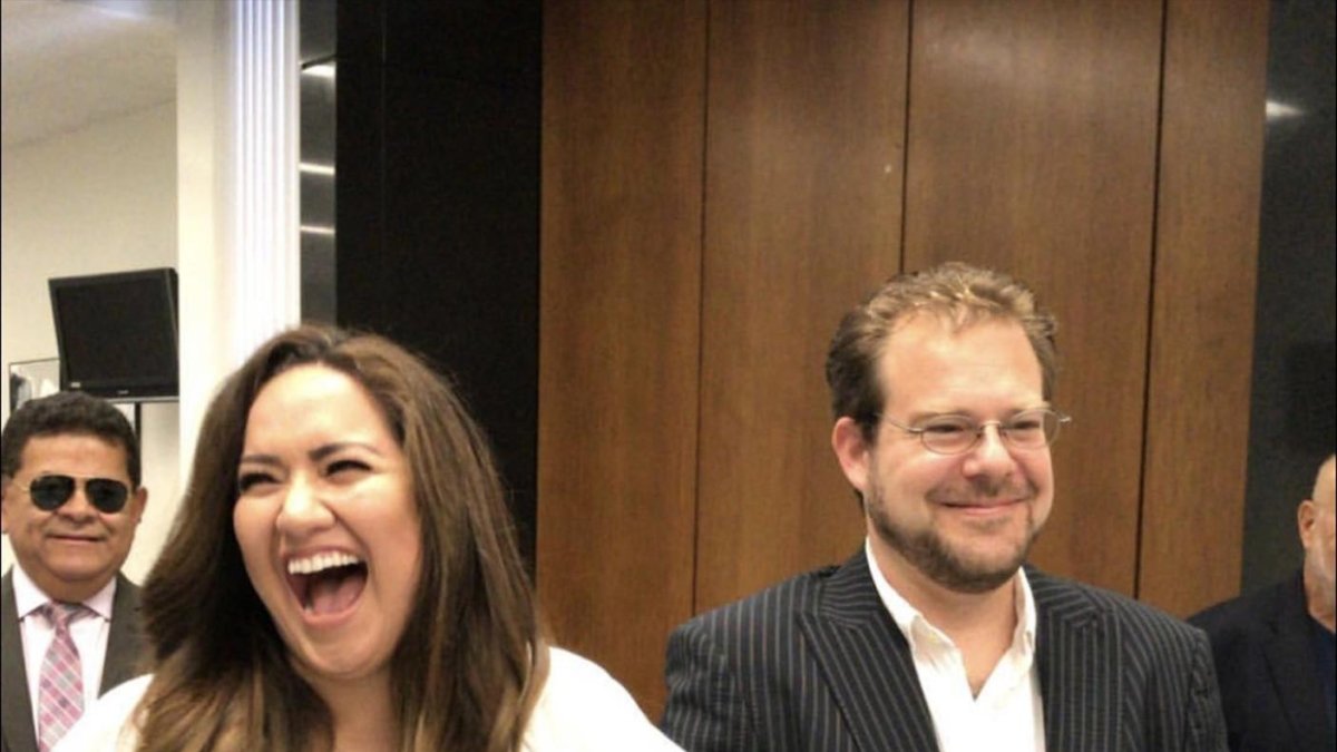 Total alegría en el día de su boda.