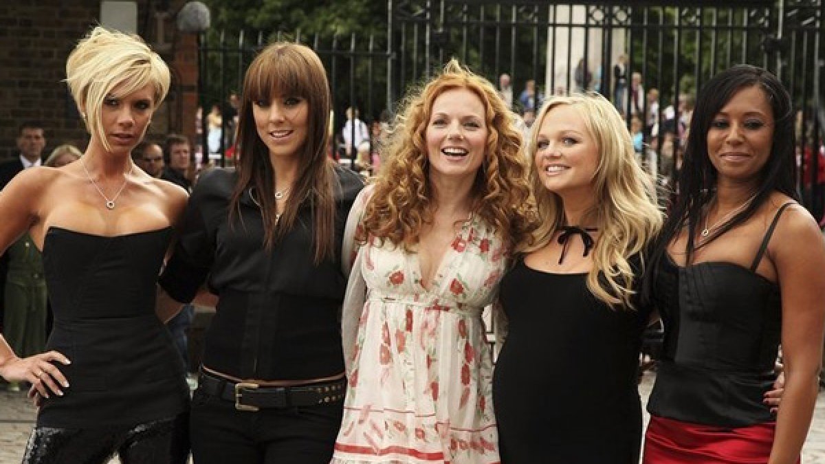 De izquierda a derecha: Victoria Beckham, Mel B, Mel C, Geri, Emma, en el 2012