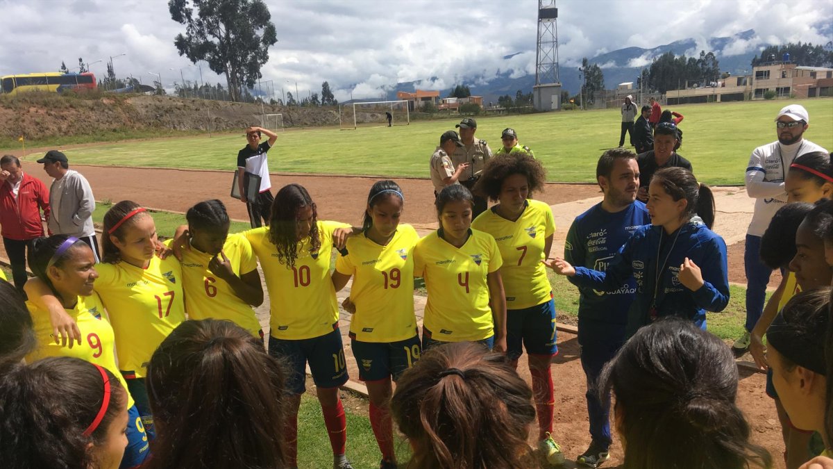 Vanessa Arauz es la estratega al mando de las futbolistas.