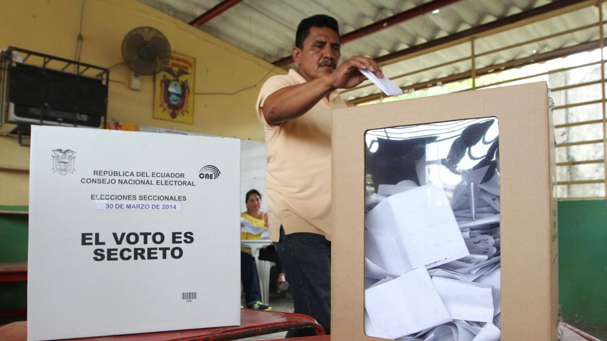 El próximo 24 de marzo los ecuatorianos elegirán a un total de 5.675 autoridades principales, entre las que figuran los titulares de las prefecturas, así como los alcaldes, concejales, y a los siete integrantes del CPCCS.