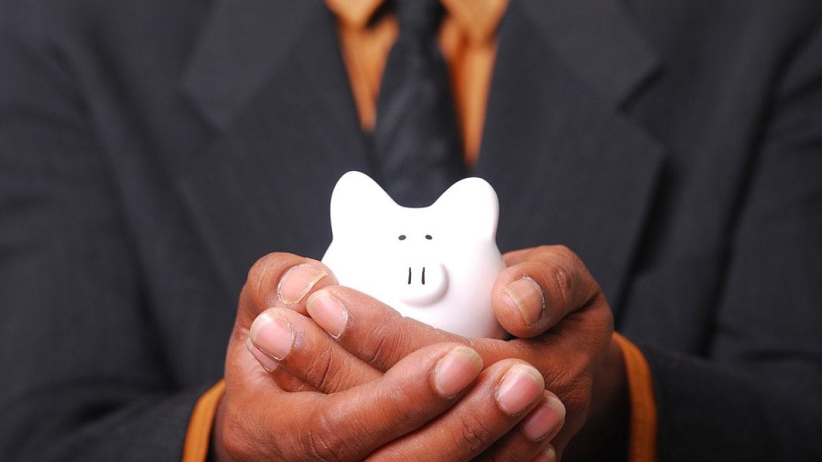 Referencial. Ahorrar no es lo mismo que dejar de cubrir las necesidades básicas por guardar dinero.