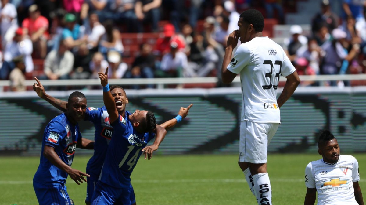 Emelec venció 2-4 a Liga en su última visita en el estadio Rodrigo Paz. Fue en diciembre del año pasado.