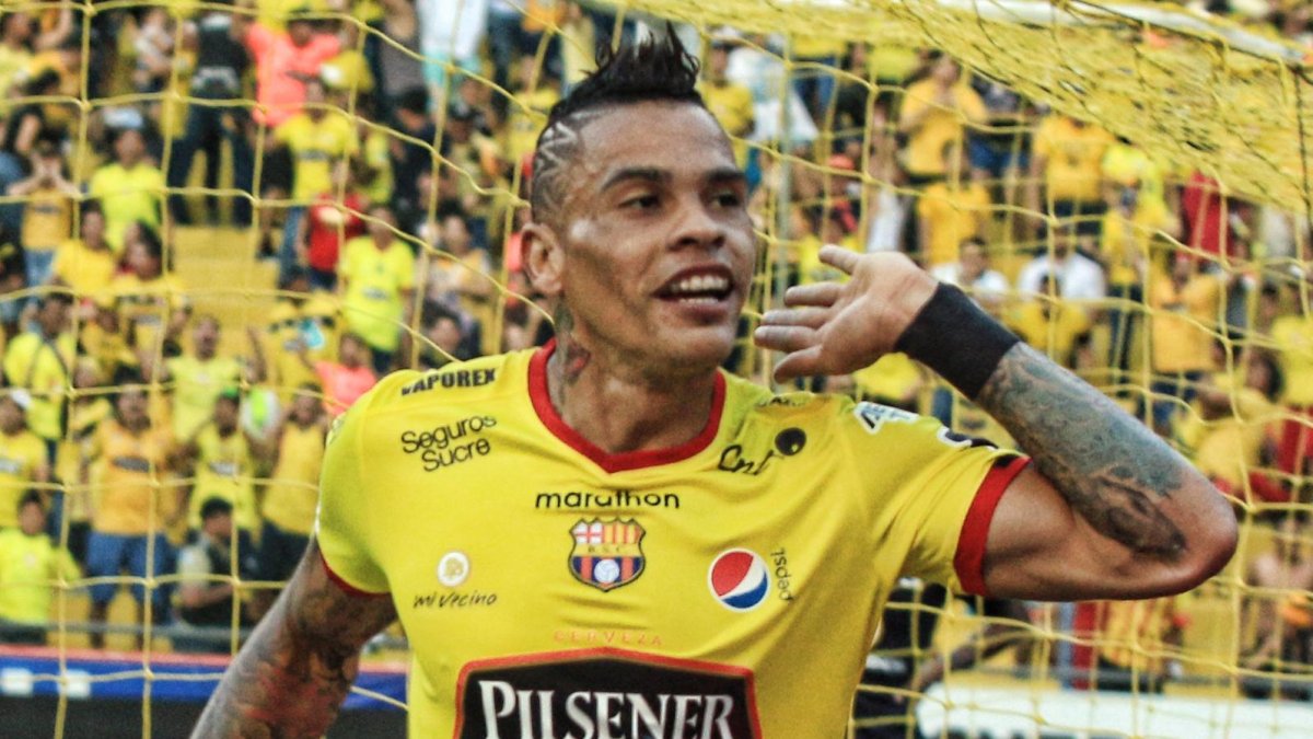 Un cambio en la dirigencia del club árabe frenó la salida del goleador a Medio Oriente.