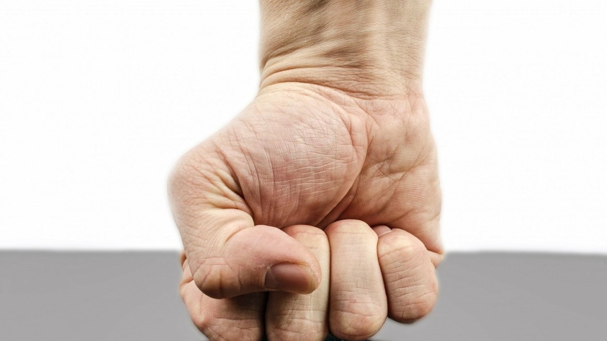 El hombre aprovechó que en la casa había una reunión social.