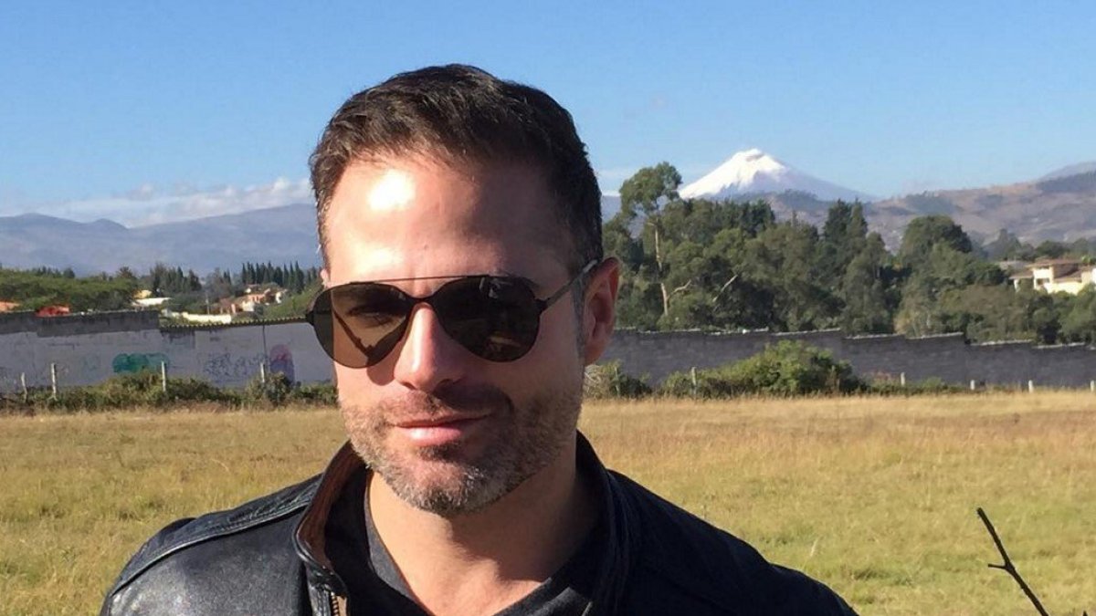 El galán de 38 años se lastimó una de sus piernas