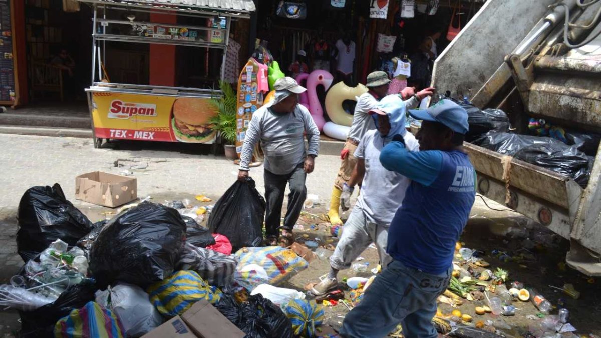 La Empresa de Aseo Municipal EMASA informó que la mayor cantidad de basura se recolectó en Montañita, allí fueron 700 toneladas.