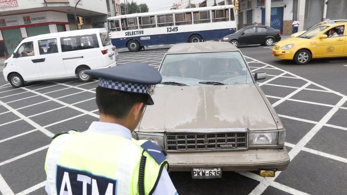 Referencial. Son los agentes de la Autoridad Municipal de Tránsito (ATM) quienes las aplican al momento de multarte por alguna infracción que cometas.