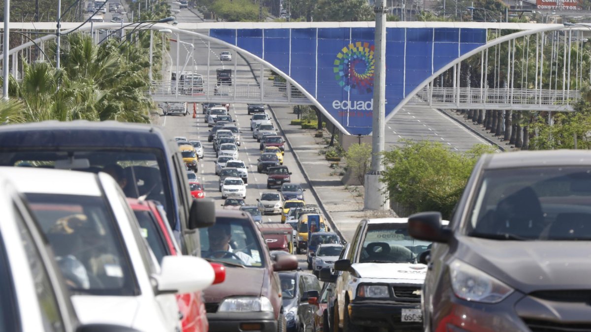Referencial. El incremento de vehículos también se ha visto reflejado en el tránsito.