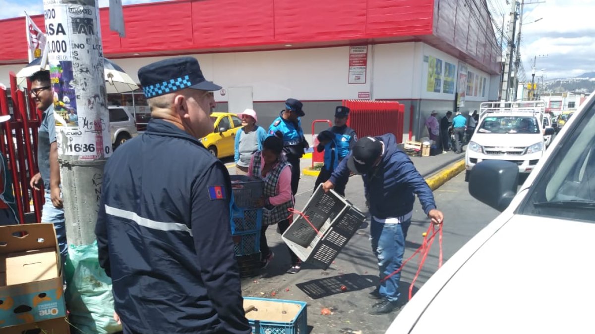 Desde junio se realizó 126 retiros de mercadería y enseres. En el Centro Histórico se creo un cerco.