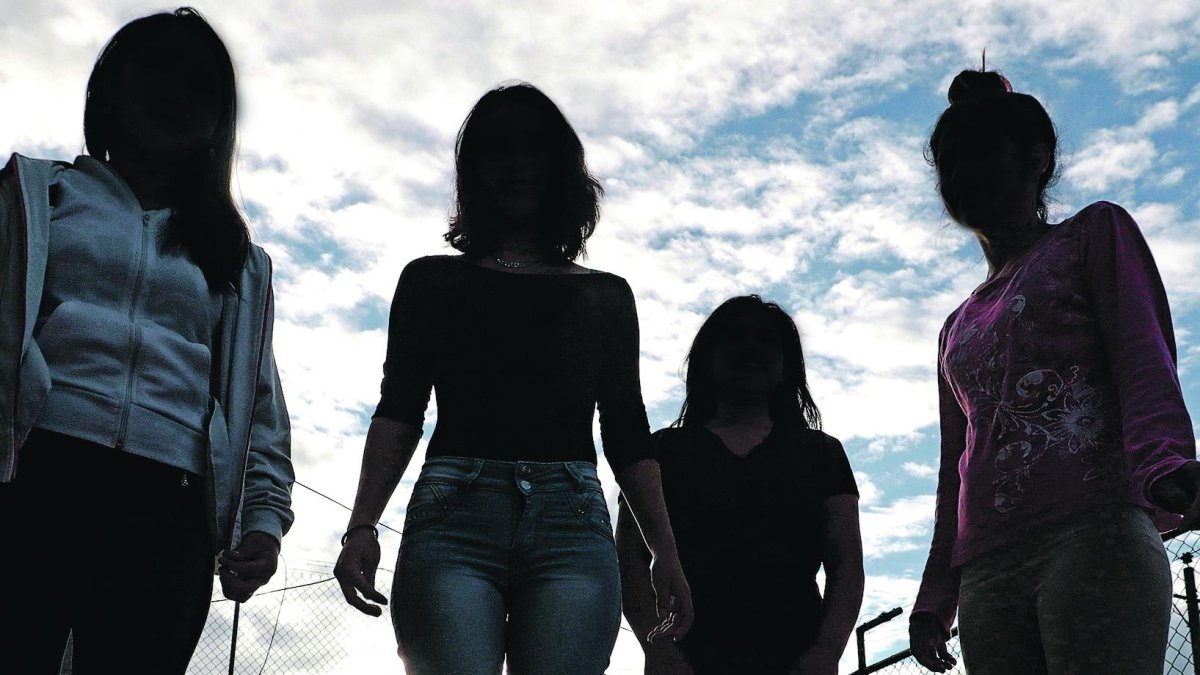 Afuera del hogar hay un mundo al que las chicas aún le tienen miedo. La terapia psicológica las ayuda a combatirlo.