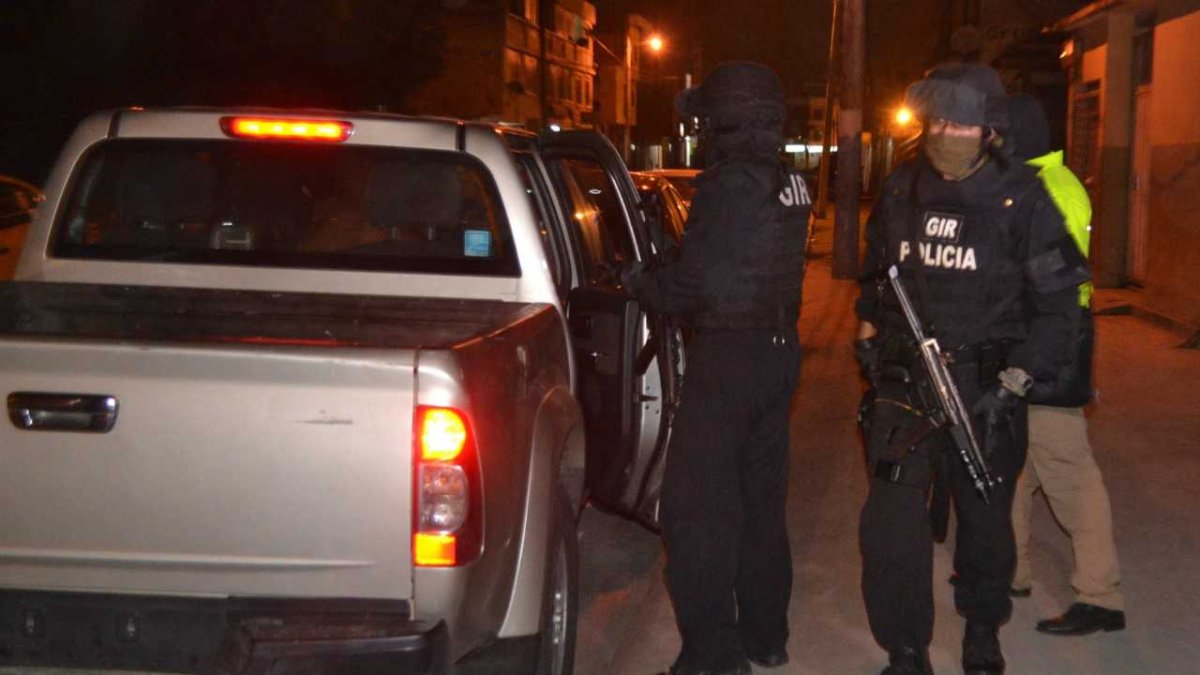 Agentes lograron capturar a los presuntos cabecillas de la banda.