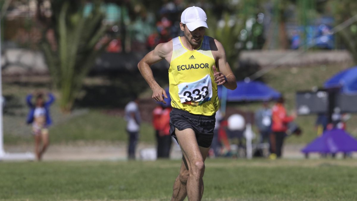 El atleta ecuatoriano Bayron Piedra gana el bronce, en la competencia de 10.000 metros planos.