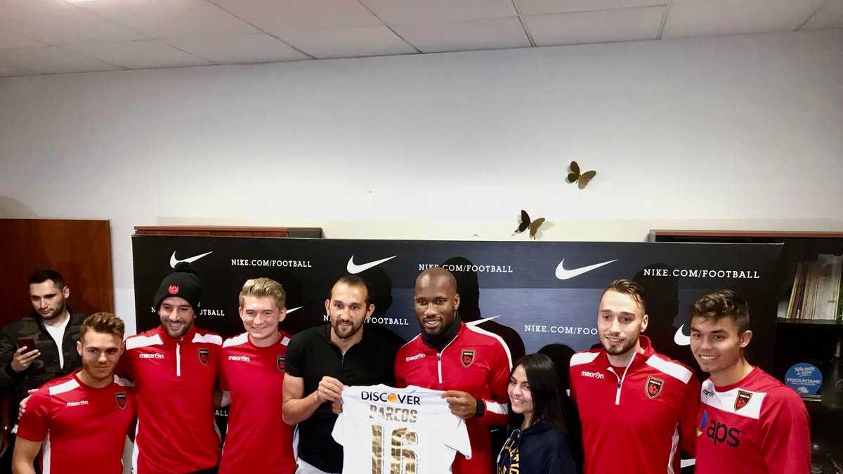 El exdelantero del Chelsea ya lució dos camisetas importantes: la de la Tri y la de Liga de Quito.