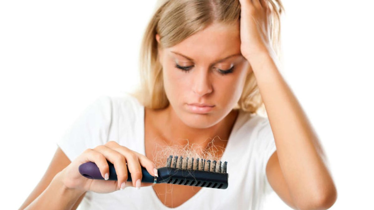 El estrés es uno de los factores que podrían causar pérdida de cabello.