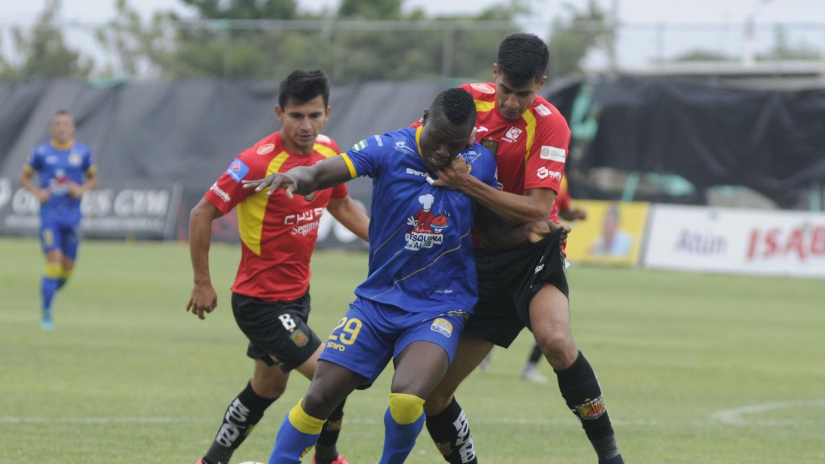 Joao Paredes tuvo que abandonar el fútbol a los 21 años, luego de jugar una sola temporada como profesional en el equipo de Manta.