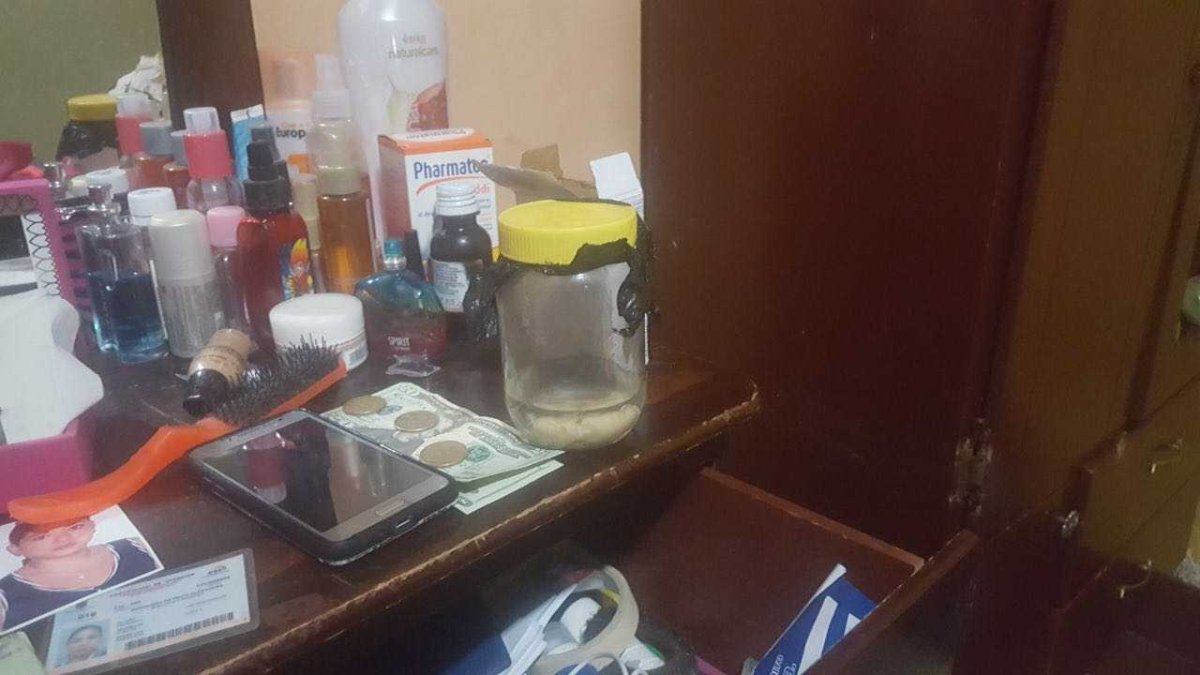 El feto se encontraba dentro del frasco.