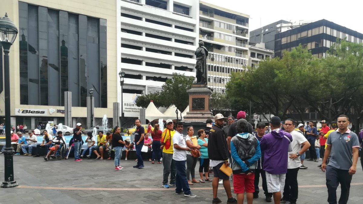 Hinchas del Barcelona llegaron a la plaza San Francisco.