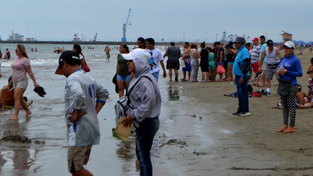 El viernes 25 y el sábado 26 de mayo el clima también jugó un papel importante y no a favor del turista ya que se encontró un poco  nublado y otros lluviosos.