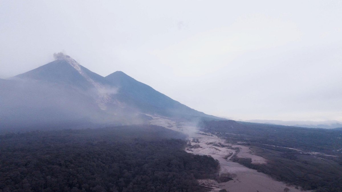 Vista aérea del Caserío San Miguel Los Lotes, después de la erupción del volcán de Fuego, en Escuintla (Guatemala).
