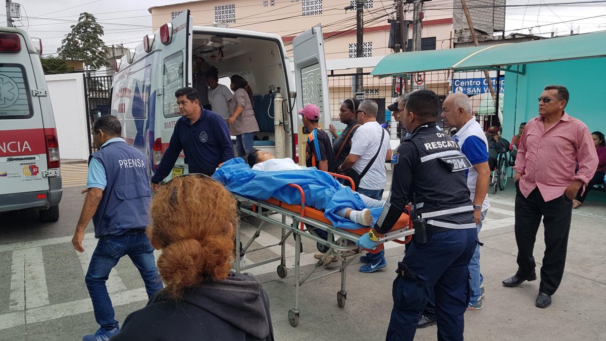 Las víctimas presentaron problemas de salud y se desmayaron. Una recobró el conocimiento a los pocos minutos, mientras la segunda, tuvo que recibir atención médica en un Hospital.