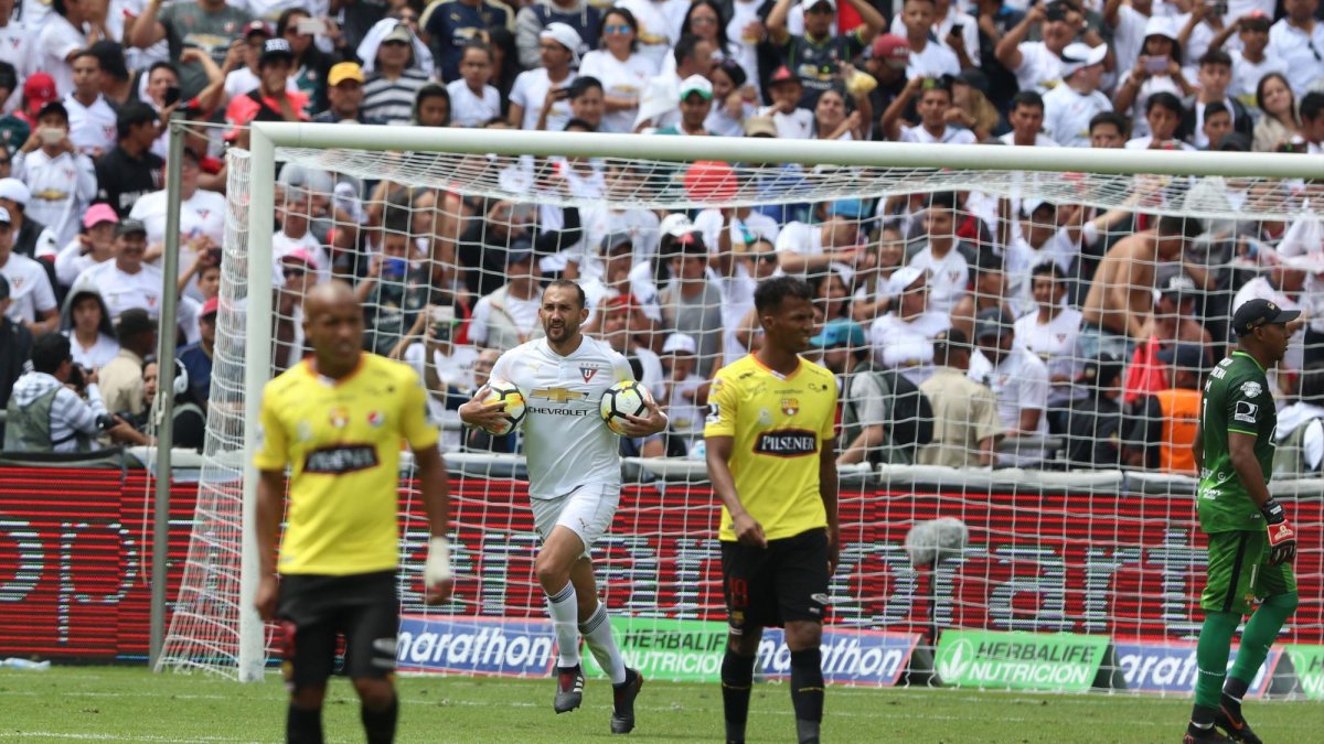 Liga de Quito venció a Barcelona en el estadio Rodrigo Paz.