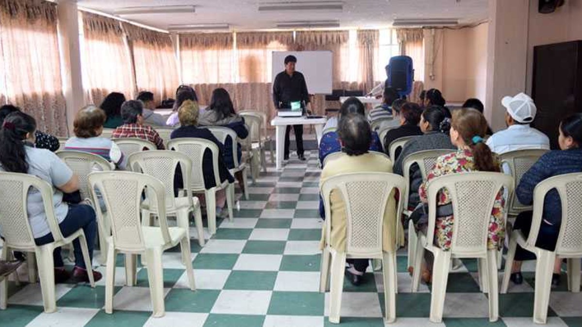Esta campaña concluirá esta semana y pretende concienciar a los caseritos sobre el daño que producen estos artículos en el ambiente.