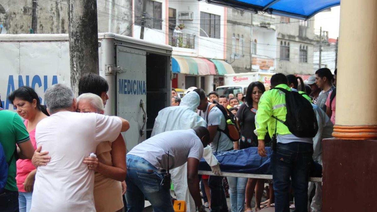 Los culpables serían dos presuntos sicarios que llegaron a balearlo mientras esperaba a que abrieran el local.