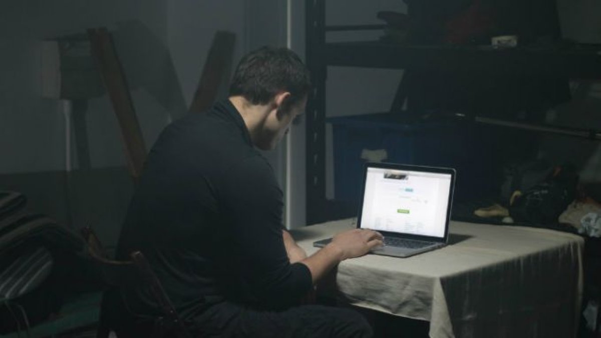 Los denominados incels, termino en inglés que significa célibes involuntarios, surgieron en foros de Internet expresando odio y rechazo hacia las mujeres.