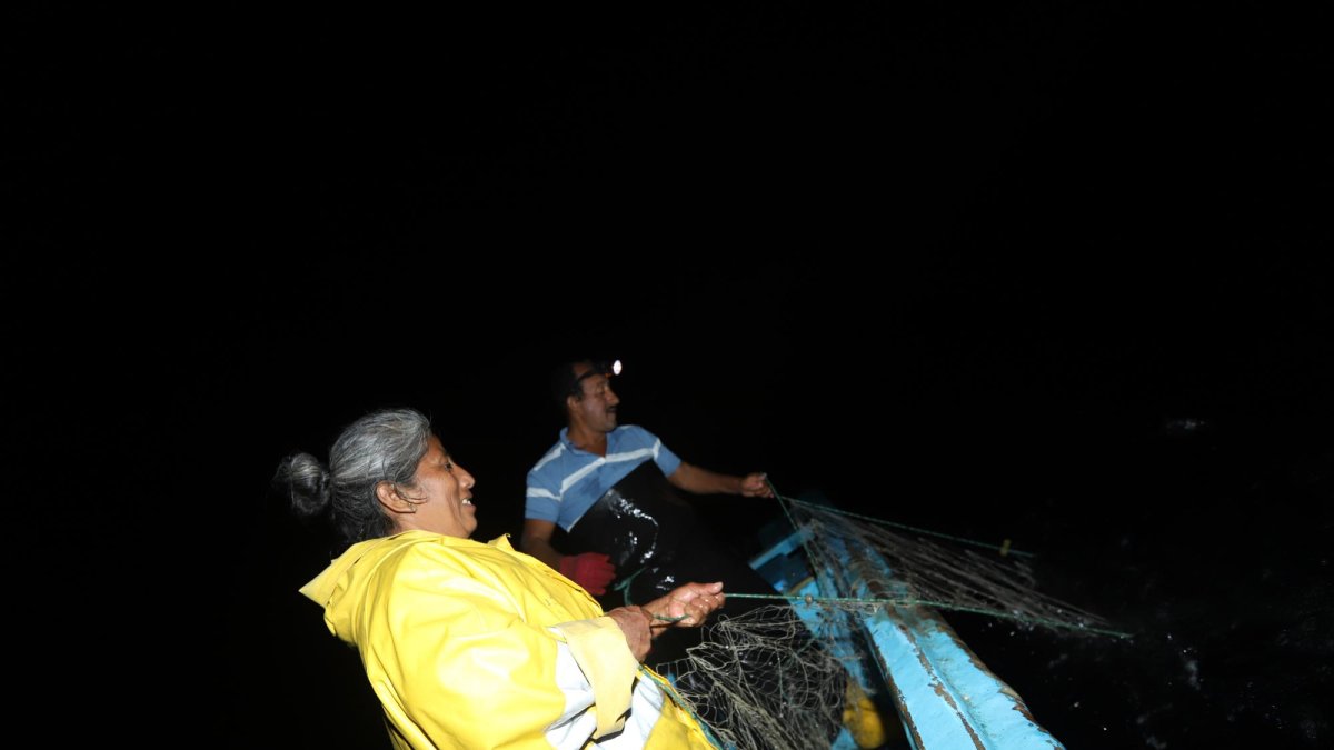 Mery Alcívar es la incondicional compañera de pesca de su esposo Francisco Tuárez, aunque también ha salido sola.
