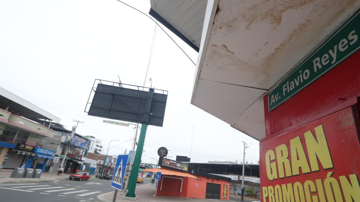En este sector conocido como la zona rosa de Manta, en la calle Flavio Reyes, la ‘chama’ supuestamente bajó a comprar cervezas.
