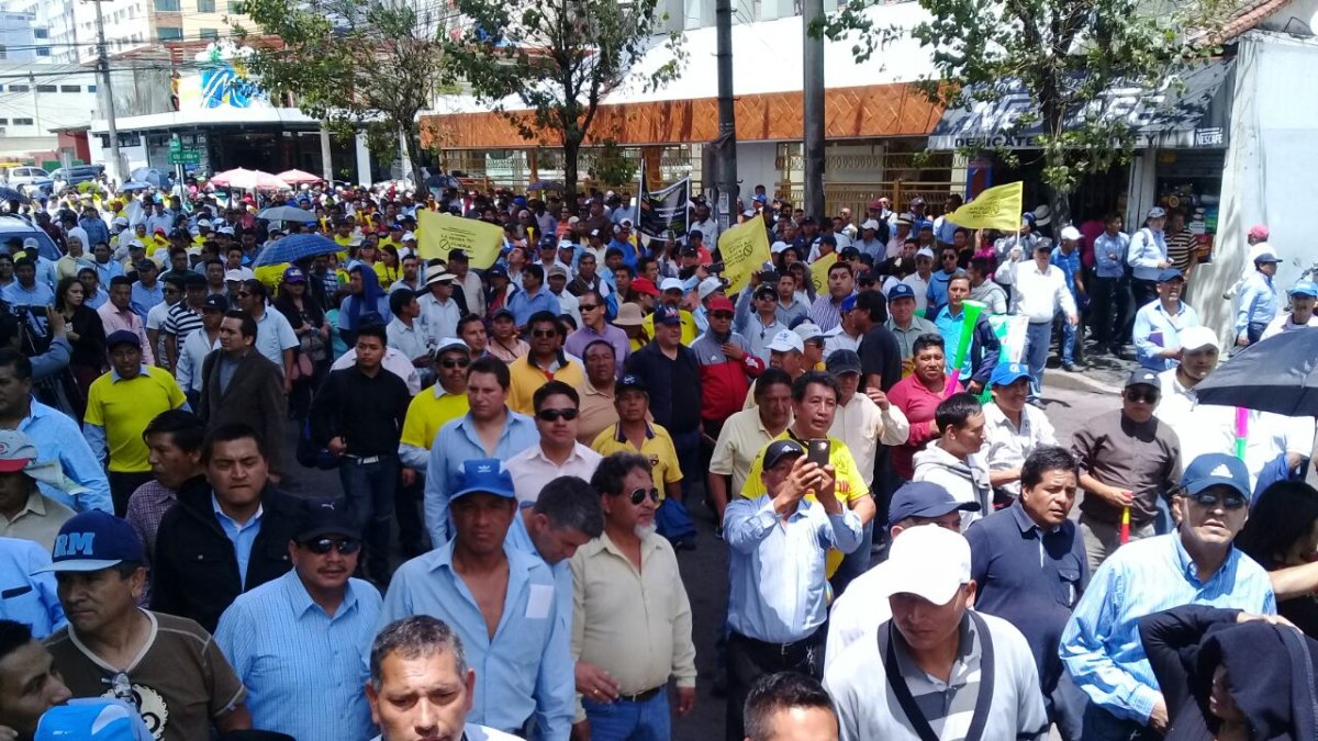 Movilización de taxistas fue convocada en Quito.