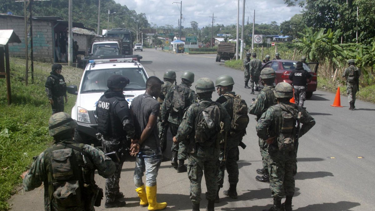 Personas detenidas tras operativo en San Lorenzo