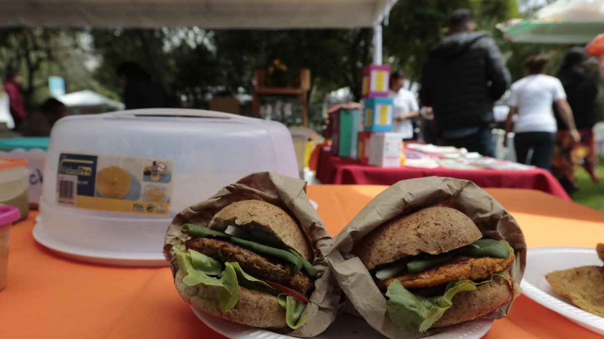Hamburguesas sin carne hacen parte de los productos presentados en la feria.