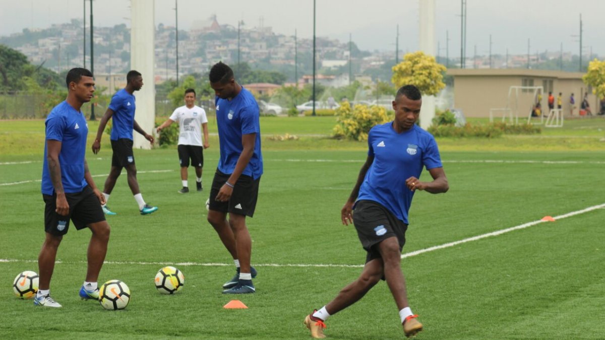 El Bombillo se prepara para el cotejo con Liga de Quito, la mañana del jueves 22 de marzo. Los de Arias recibirán a los albos el próximo domingo en el Capwell.