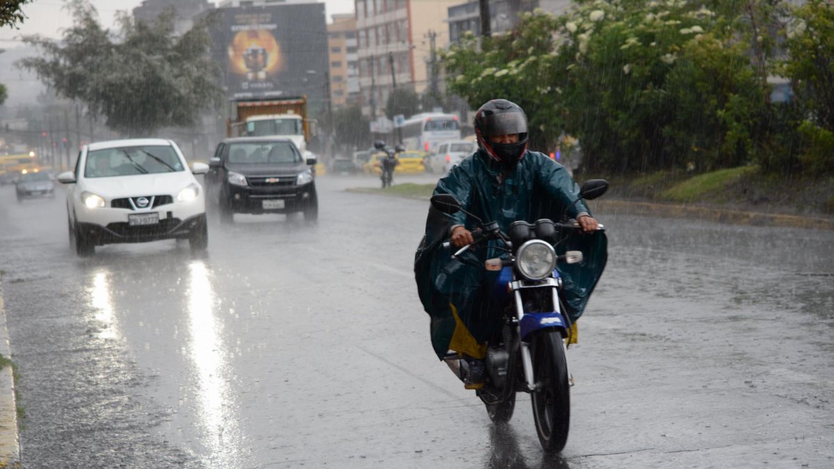 Las precipitaciones, que se registran desde la semana anterior, ha afectado la movilidad.