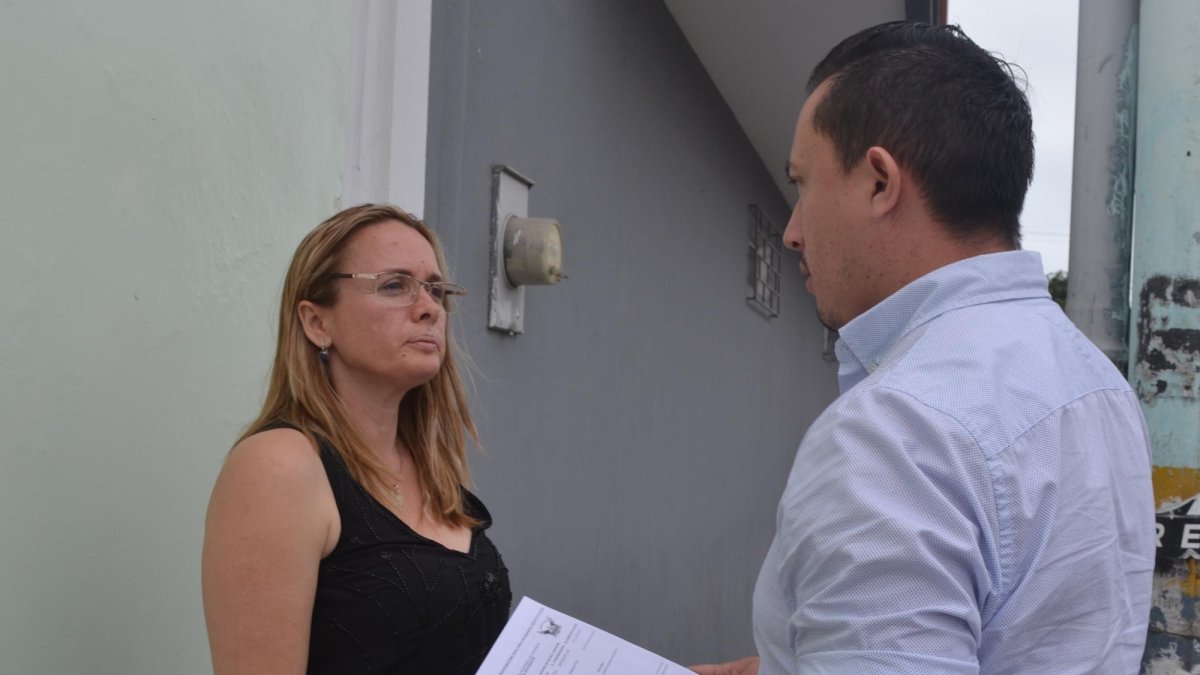 La fiscal Jenny Paliz investiga el caso de supuesta estafa en Santa Elena.