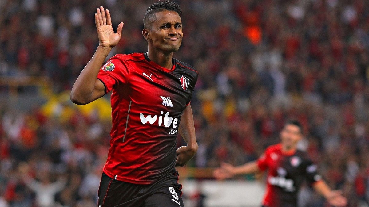 Una de las alternativas del ecuatoriano es regresar al fútbol local, pues tendría acercamientos con equipos grandes.