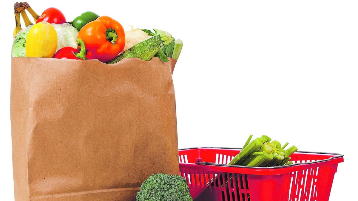 48 % del gasto es el que se realiza en las tiendas de barrio, bodegas y distribuidores. Le siguen mercados y ferias libres.