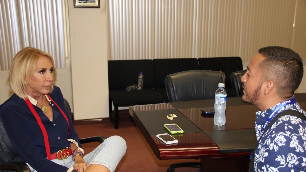 Laura se mostró amable y abierta a cualquier pregunta durante la entrevista.