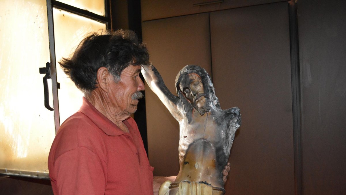 La imagen de Cristo también fue quemada en la iglesia de Huachi Totoras.