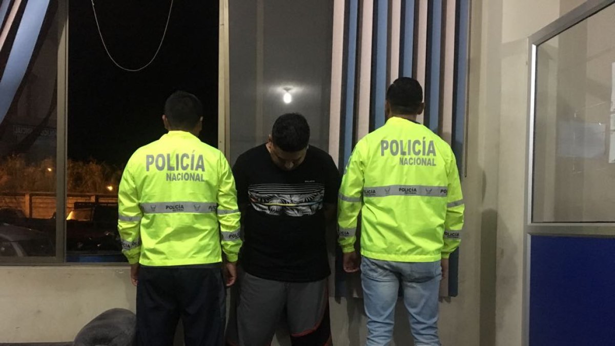 Rentería era buscado por estar implicado en un asesinato a Manuel Isidro Cedeño Zambrano, hecho ocurrido el 14 de mayo del 2012.