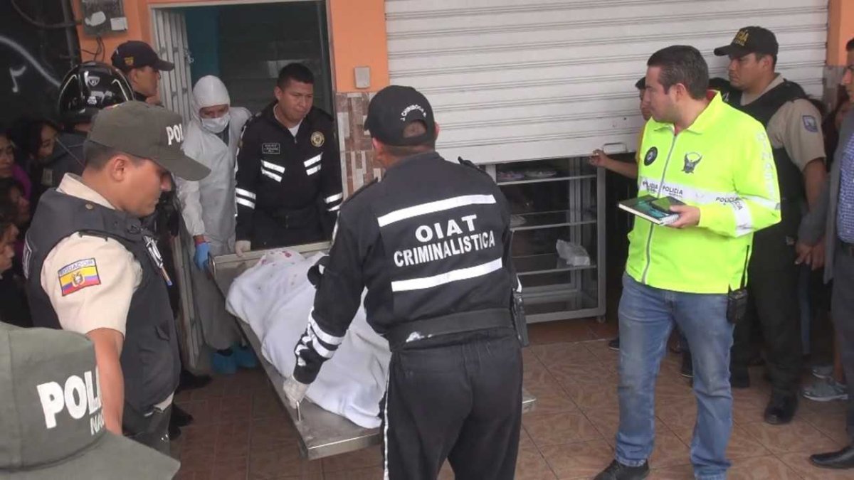 El cuerpo del occiso presentaba hematomas en su rostro, ataduras en su cuello y manos. Los golpes habrían causado una hemorragia interna que le provocó la asfixia y luego su muerte.