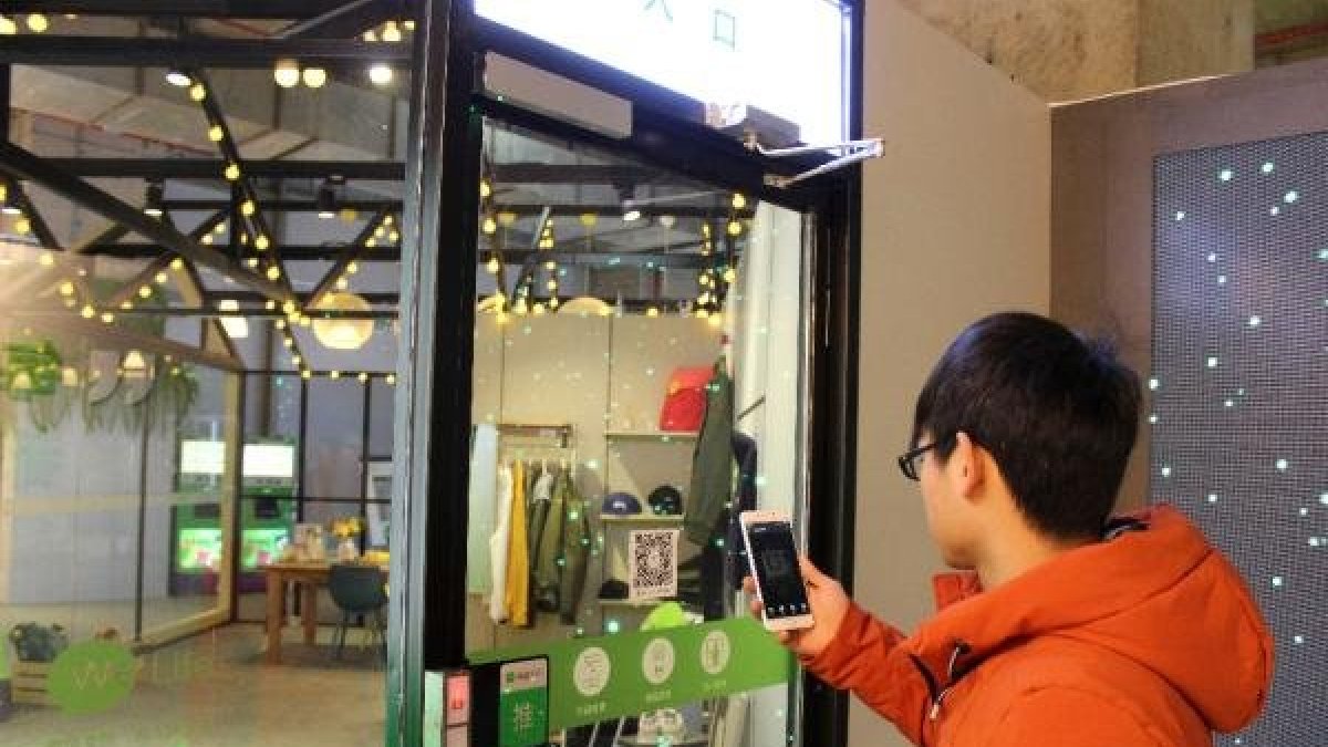 Tienda del gigante tecnológico chino Tencent ubicada en un centro comercial de la ciudad china de Shanghái, se llama We Life.