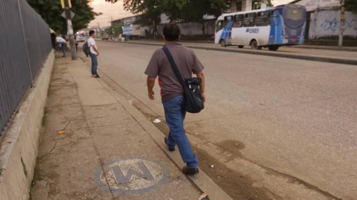 La ruta Pascuales volvió a su antiguo recorrido y deja sin alimentadores a un sector en Peca. Metrovía detectó que el viaje actual no era lo que esperaban.