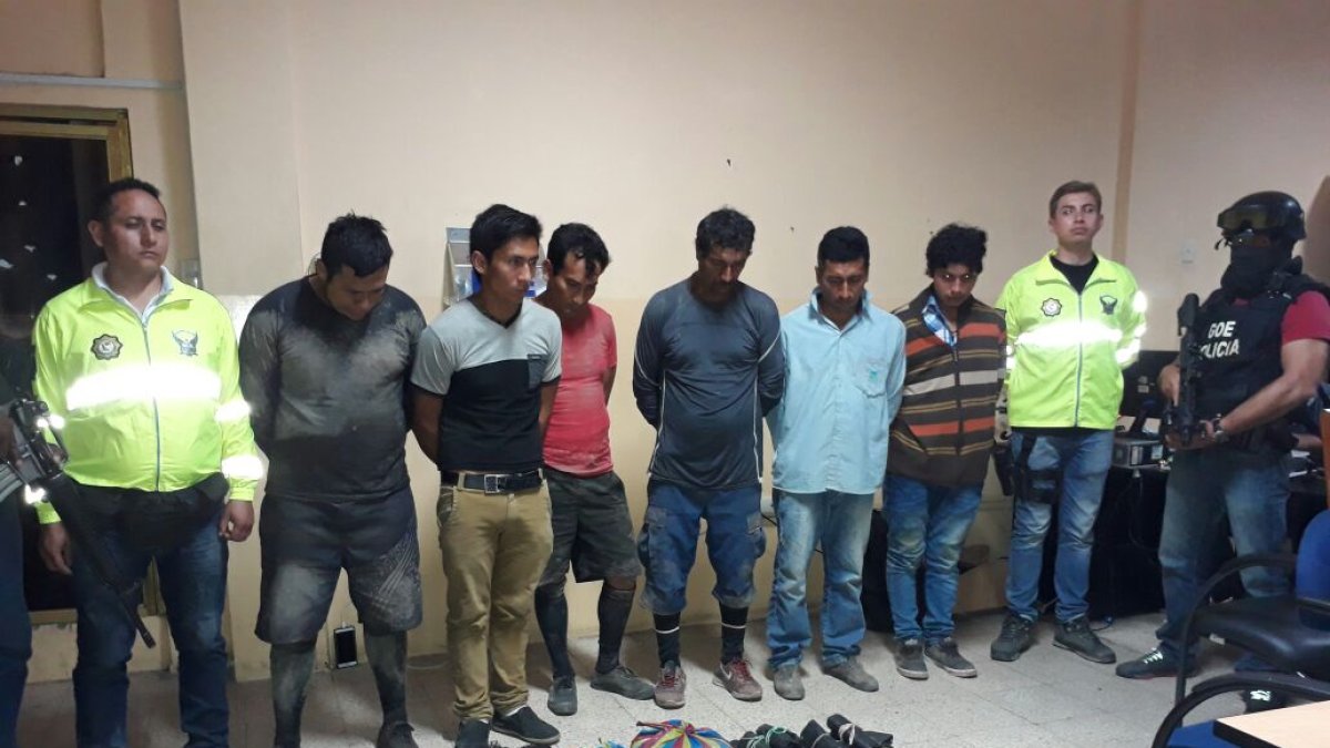 Los detenidos estaban armados y tenían equipo de pesca.